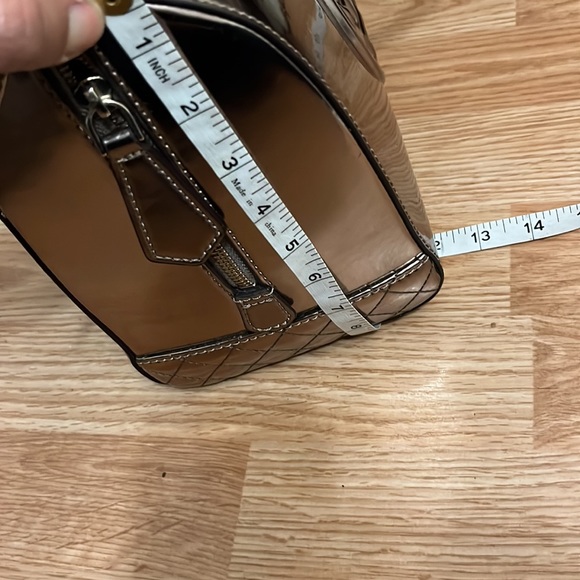 Fabulous Metallic Guess Tote Bag - Picture 10 of 11